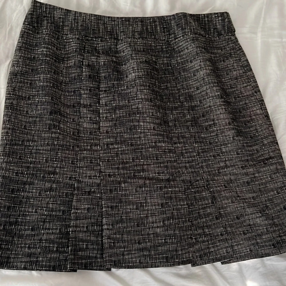 RAFAELLA STUDIO Petite Black and White Skirt with pleated detail and buttons - Picture 6 of 9